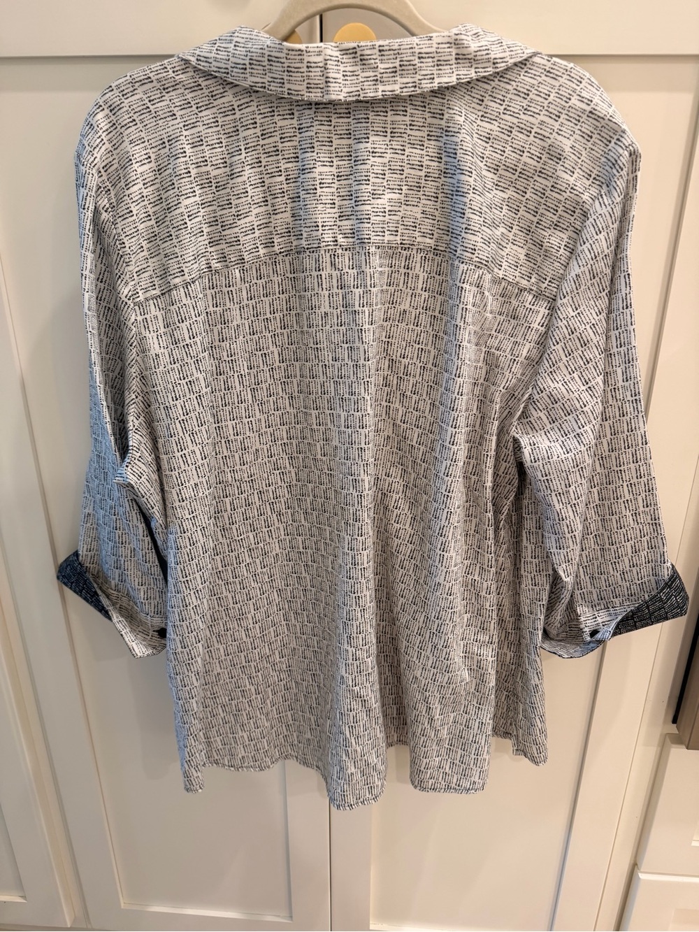 Foxcroft Black & White Patterned Casual Button-Down Shirt! EUC! - Picture 8 of 8